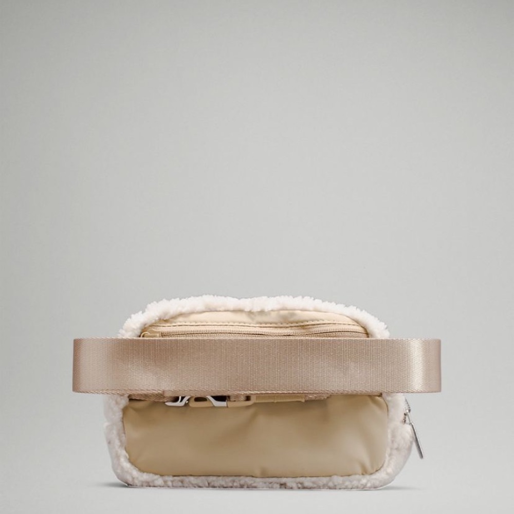 NWT lululemon everywhere belt bag *Fleece Natural Ivory/Trench with Tags - Picture 3 of 4
